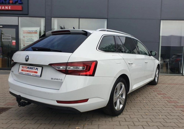 Skoda Superb cena 99900 przebieg: 110637, rok produkcji 2019 z Warszawa małe 466